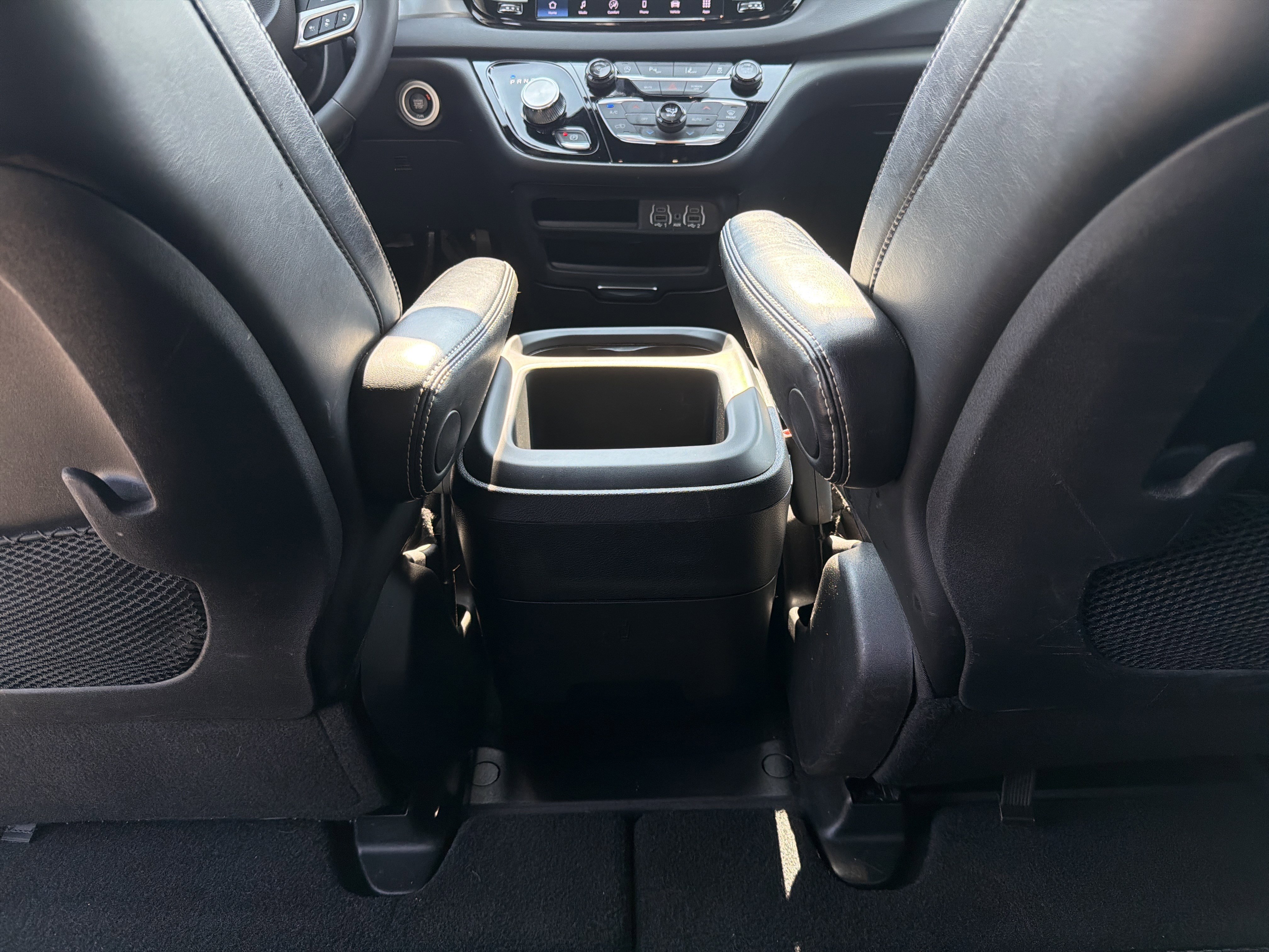 Used 2025 Chrysler Pacifica Select image 35