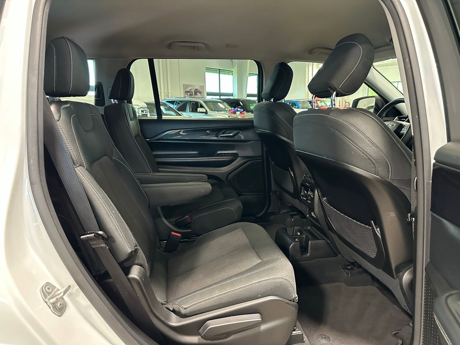 Used 2023 Jeep Grand Cherokee L Laredo AWD/4WD image 40