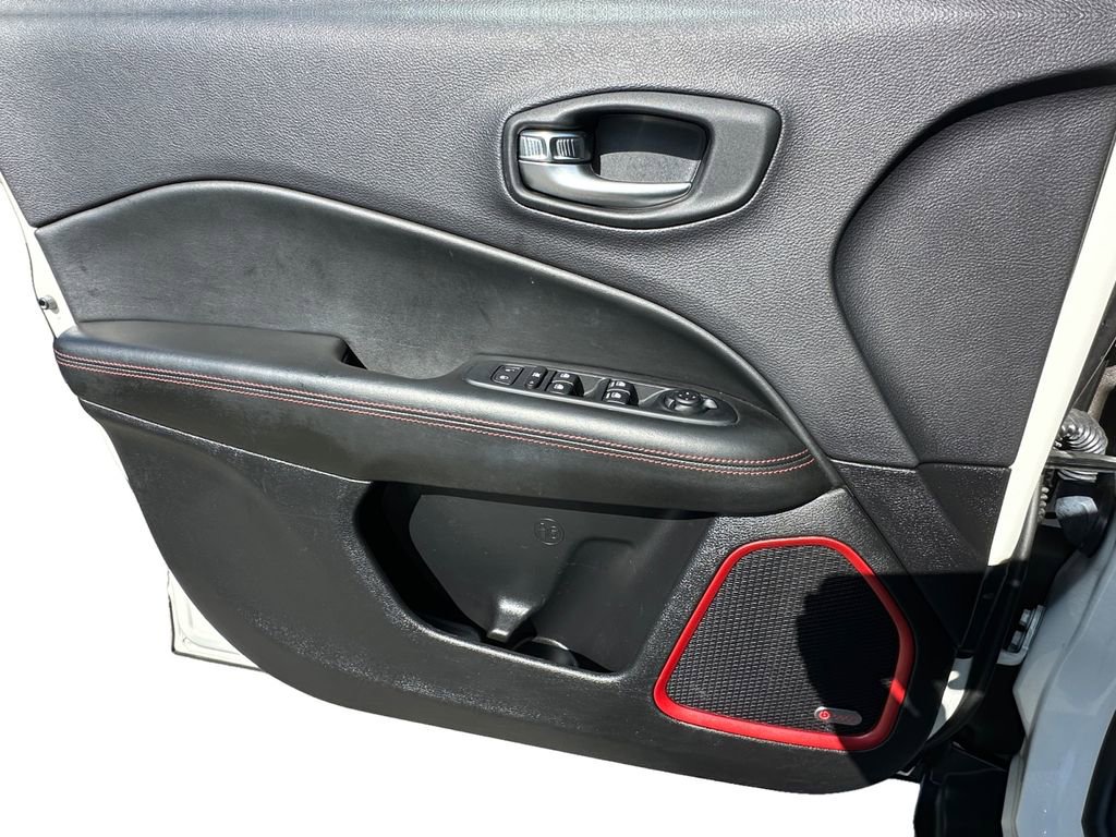 Used 2018 Jeep Compass Trailhawk w/ Leather Interior Group AWD/4WD image 11