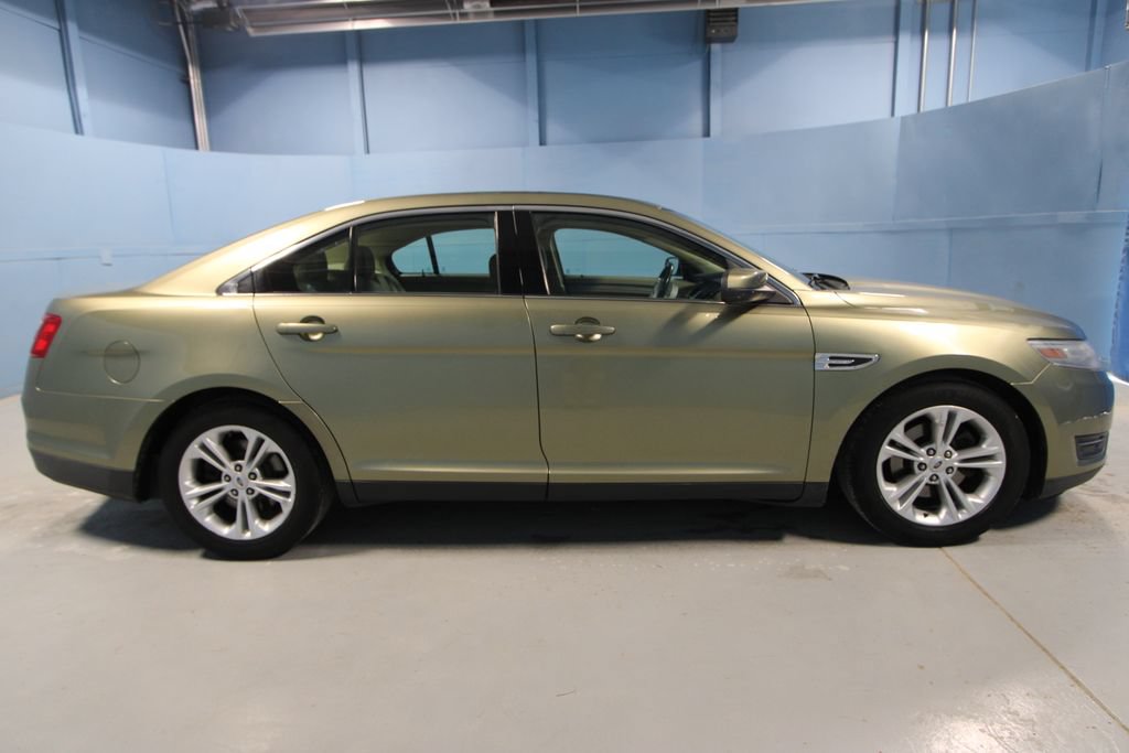 Used 2013 Ford Taurus SEL FWD image 28