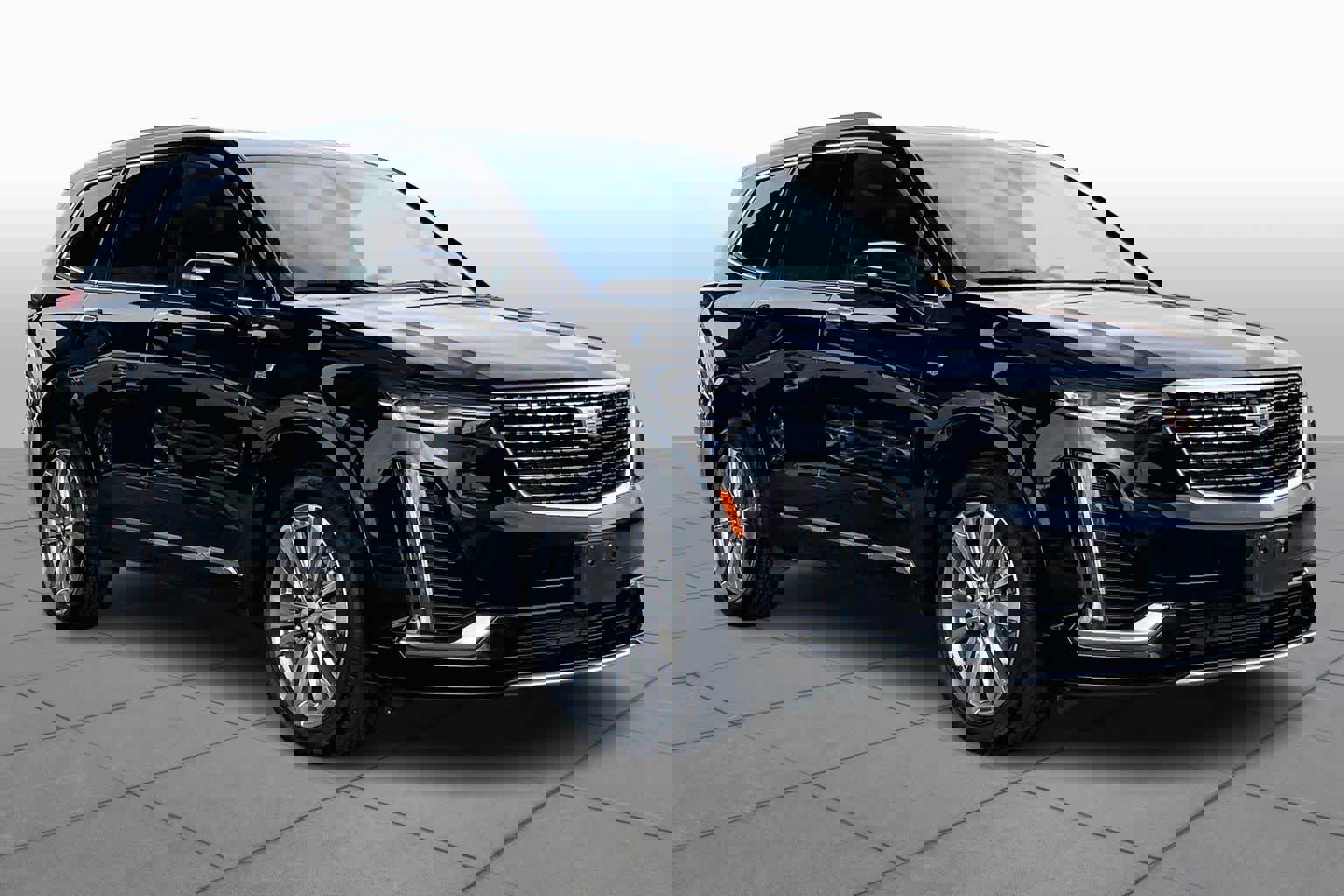 Used 2023 Cadillac XT6 Premium Luxury image 2