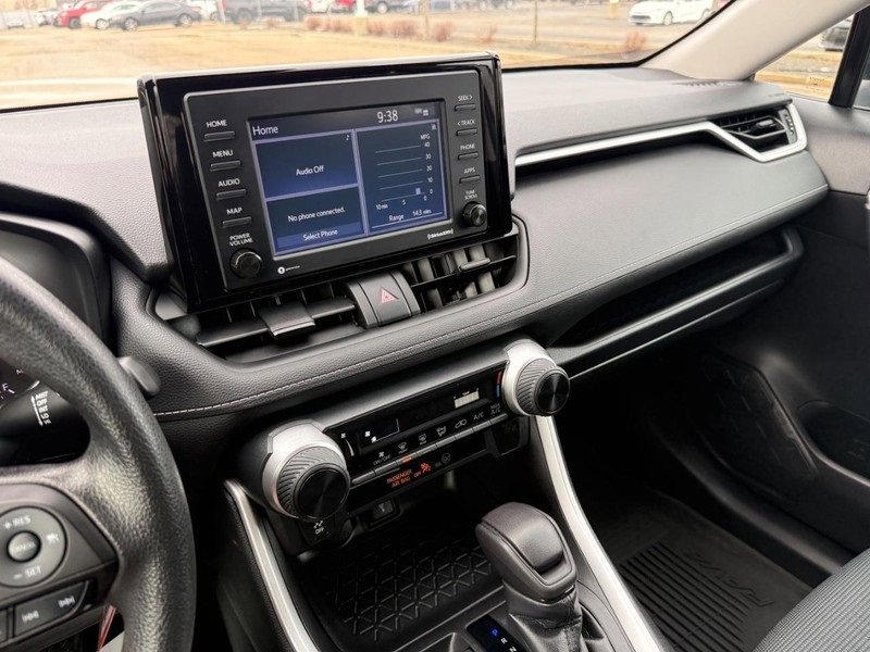 Used 2021 Toyota RAV4 LE image 24