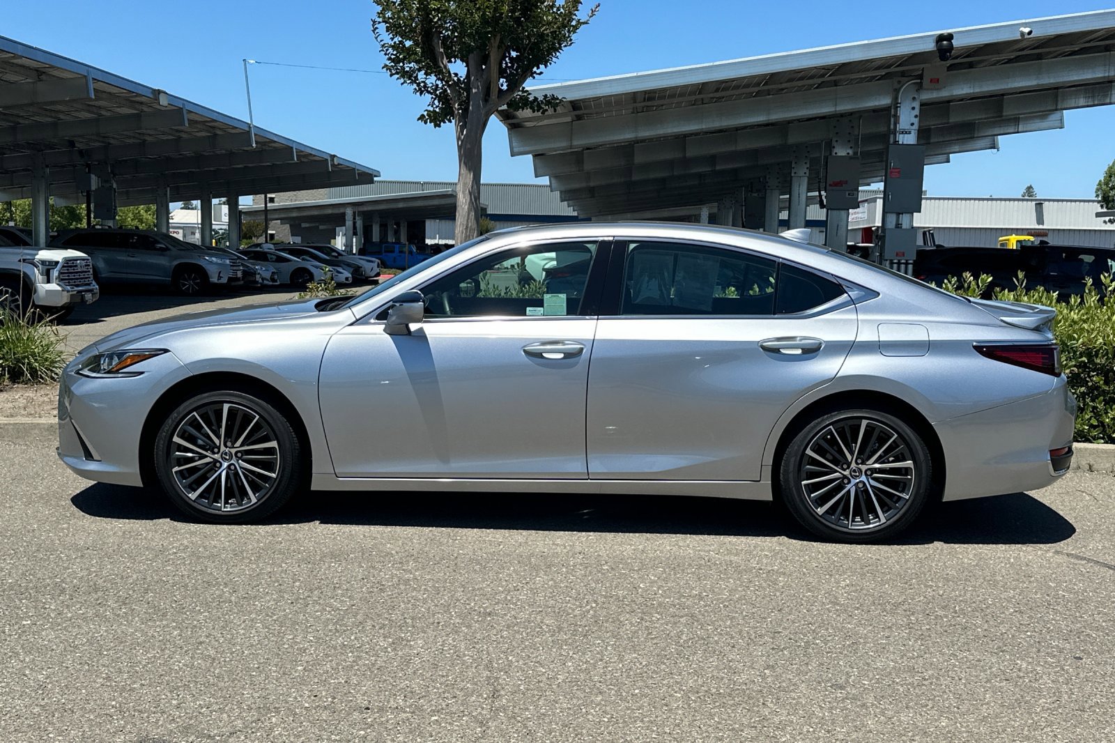 Used 2025 Lexus ES 300h w/ Premium Package FWD image 7