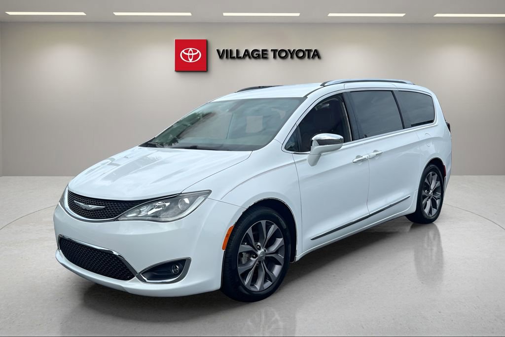 Used 2018 Chrysler Pacifica Limited FWD image 1