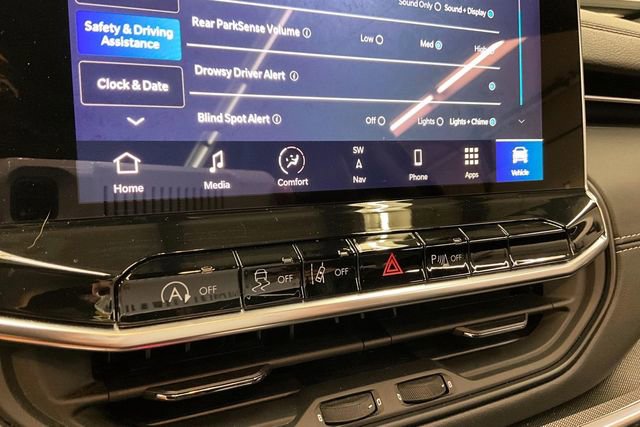 Used 2023 Jeep Compass High Altitude image 39