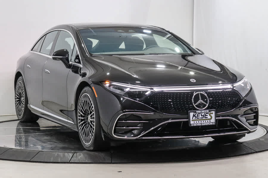 Used 2023 Mercedes-Benz EQS 580 4MATIC Sedan image 3
