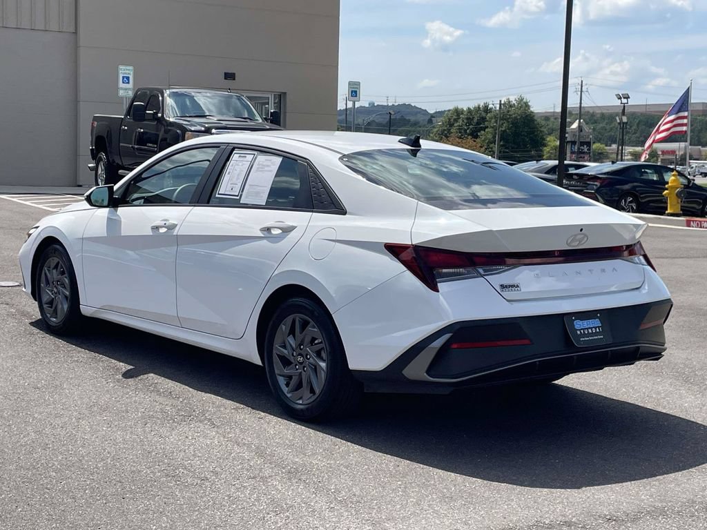 Certified 2024 Hyundai Elantra SEL FWD image 5