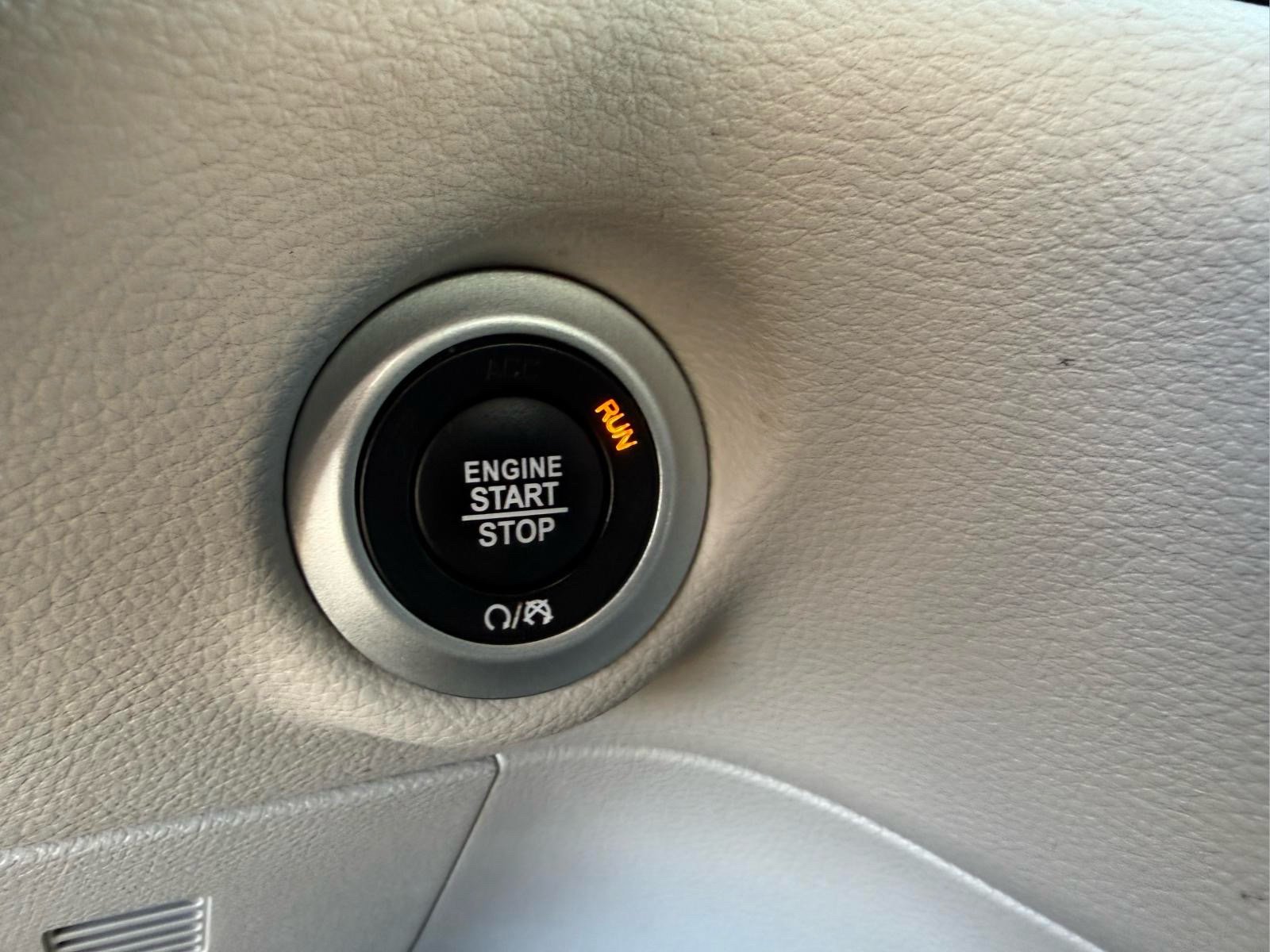 Used 2023 Chrysler Pacifica Touring-L FWD image 26