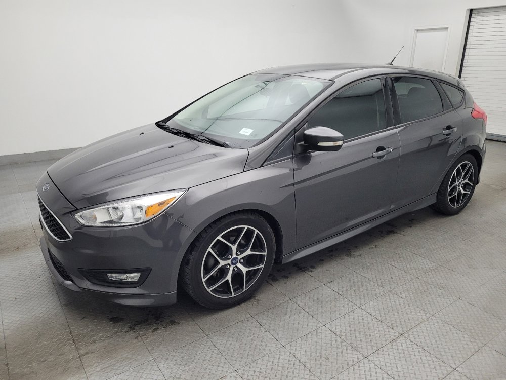 Used 2015 Ford Focus SE w/ SE Sport Package image 2