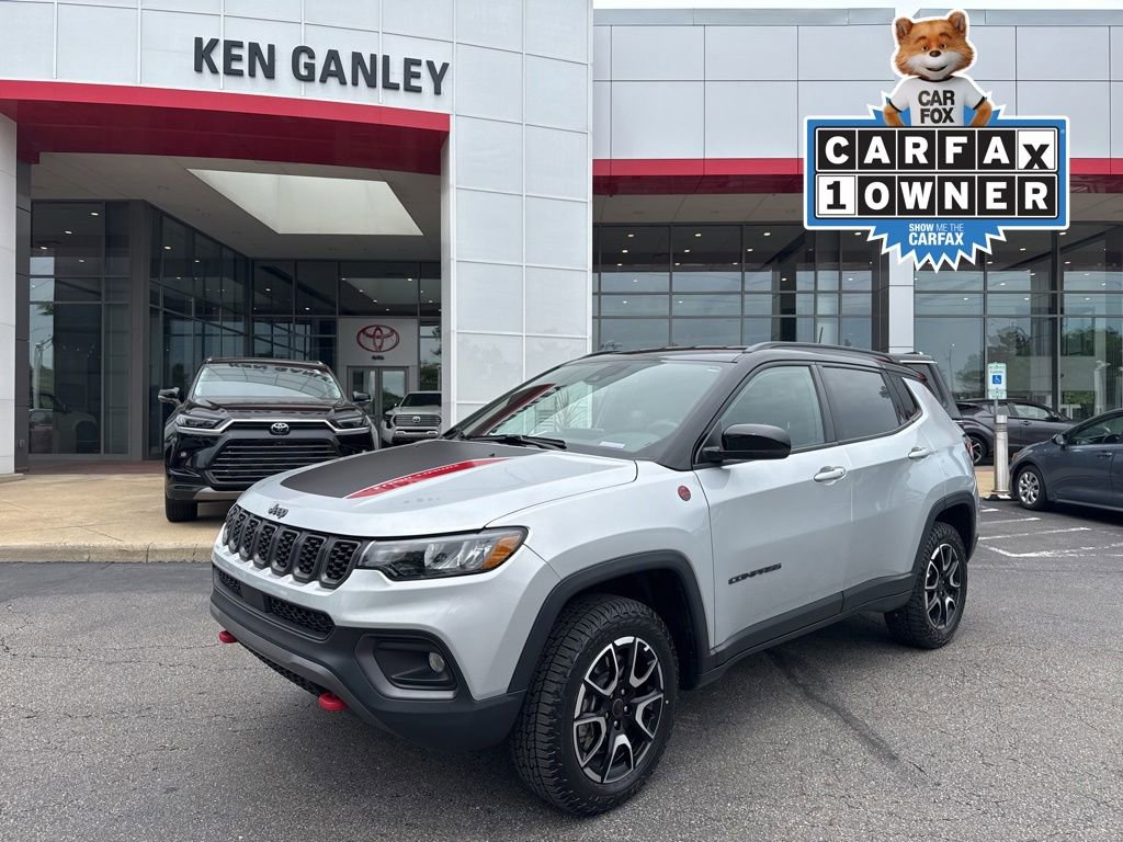 Used 2025 Jeep Compass Trailhawk AWD/4WD image 1