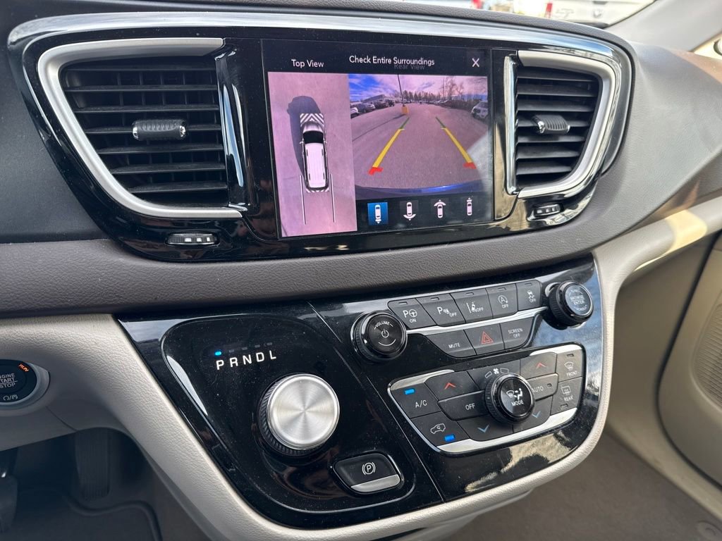 Used 2020 Chrysler Pacifica Touring-L w/ Tire & Wheel Group image 33