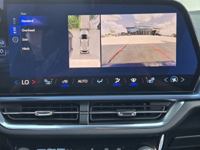 Certified 2024 Chevrolet Equinox EV LT FWD image 11