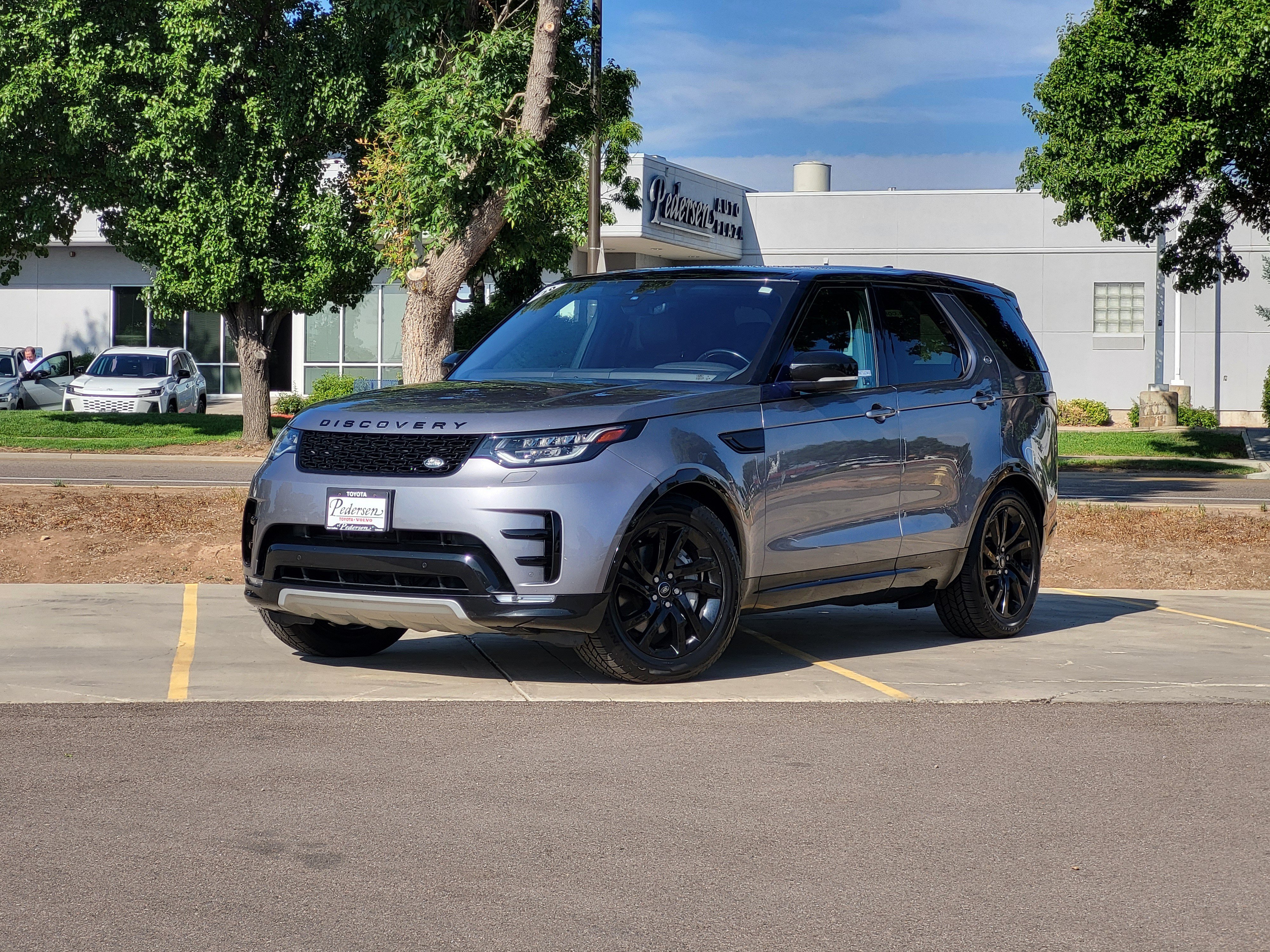 Used 2020 Land Rover Discovery Landmark AWD/4WD image 2