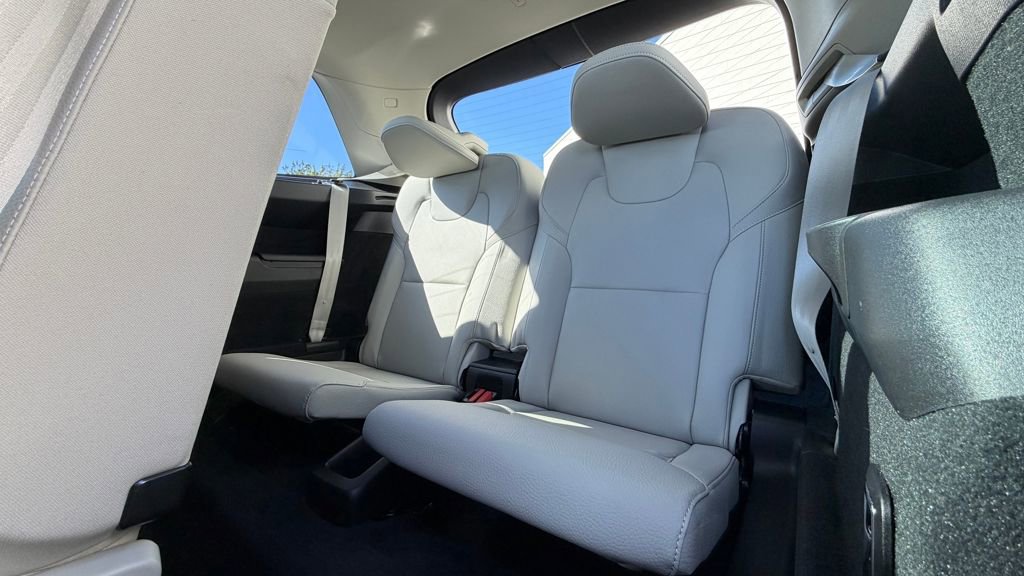 Used 2025 Volvo XC90 T8 Plus w/ Protection Package image 16