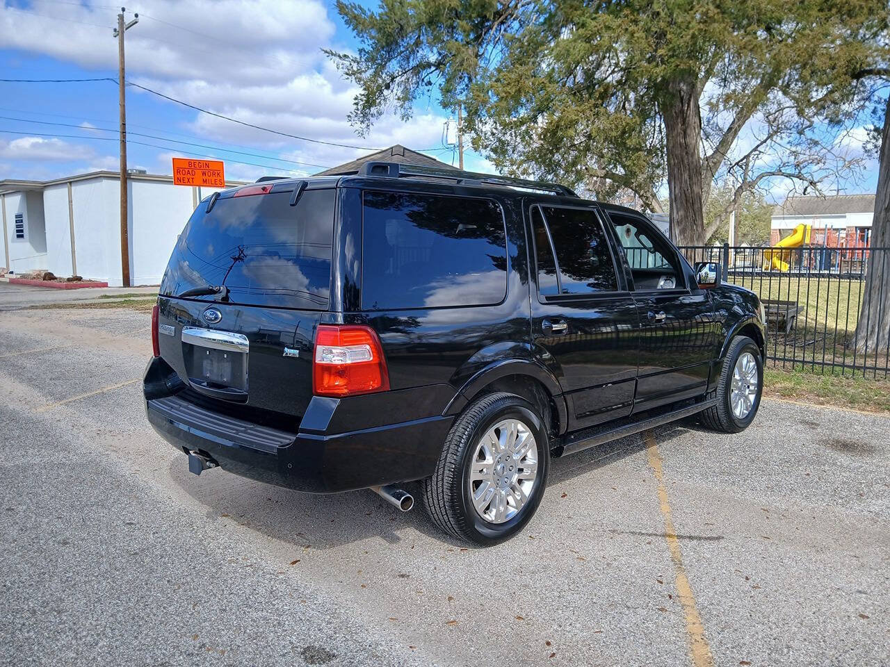 Used 2014 Ford Expedition Limited RWD image 8