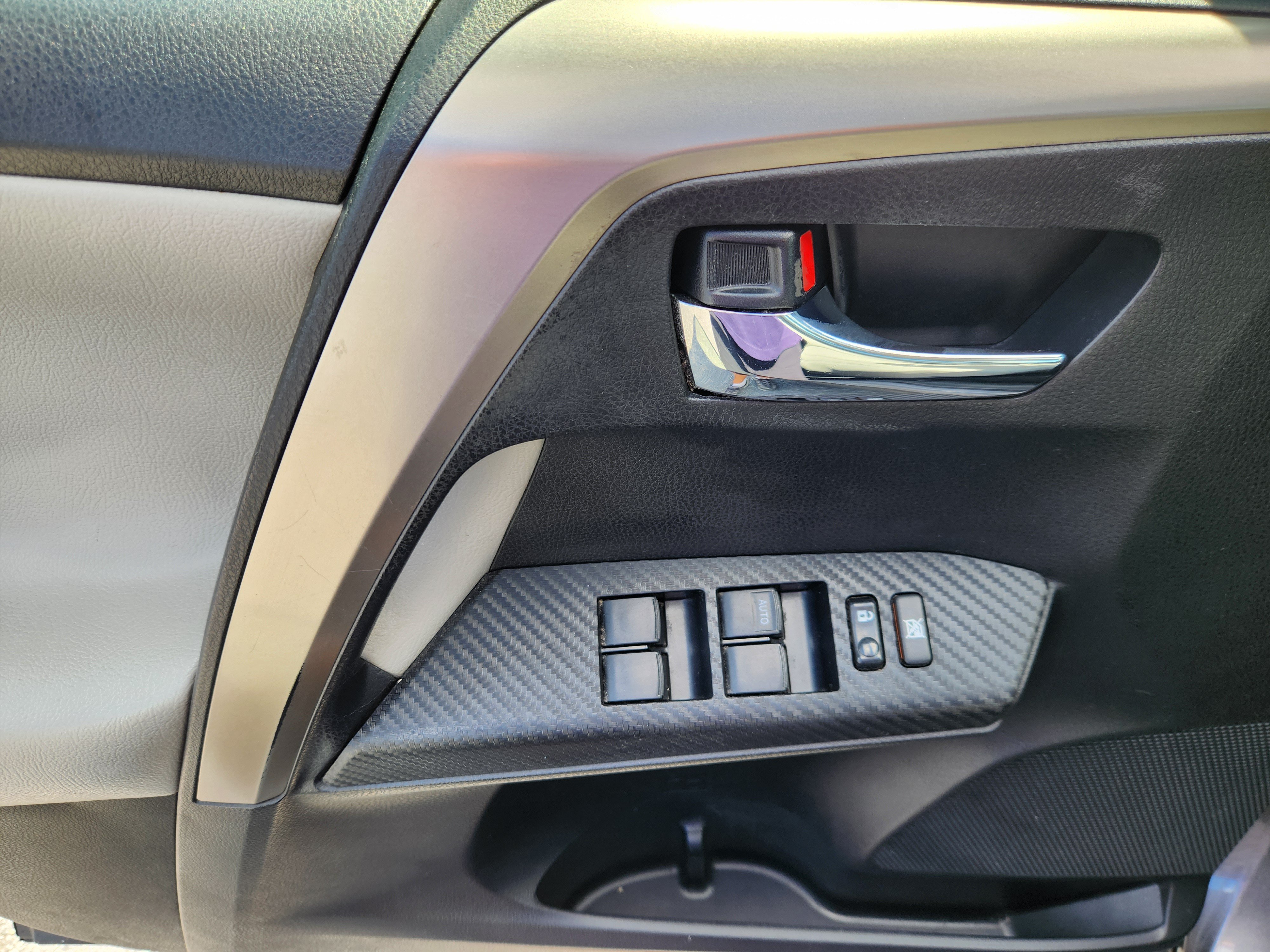 Used 2014 Toyota RAV4 XLE AWD/4WD image 17