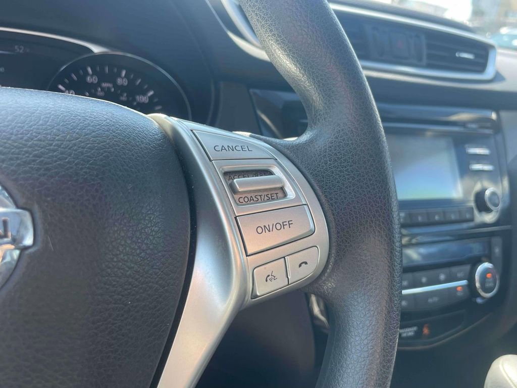 Used 2015 Nissan Rogue SV w/ SV Moonroof Package image 24