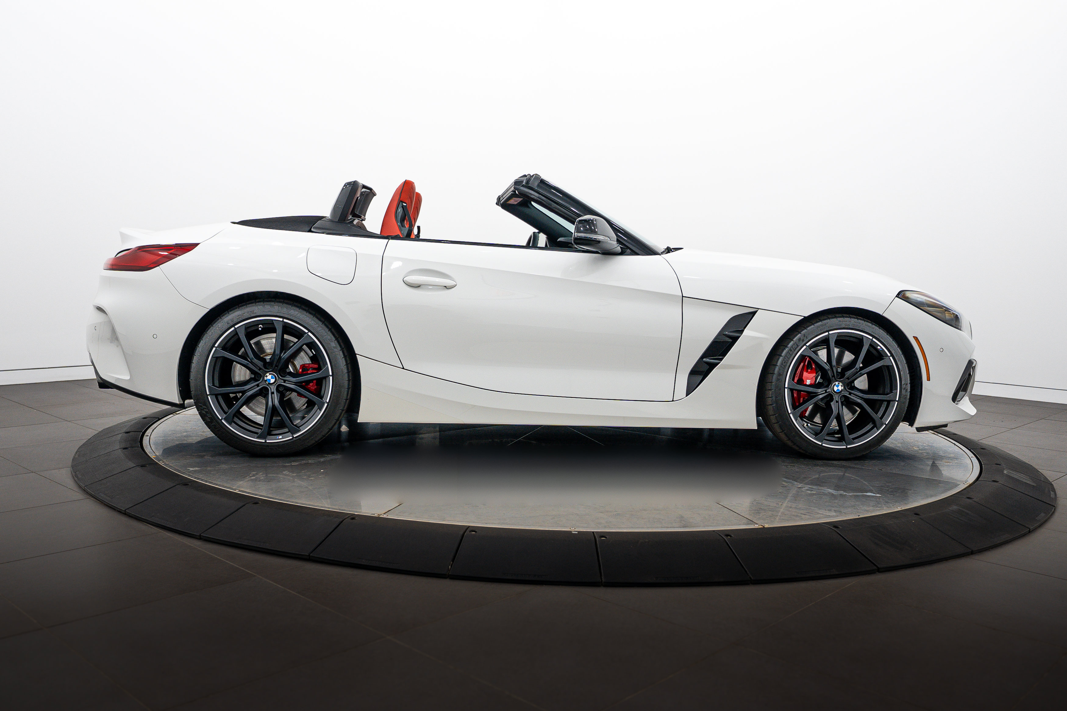 Used 2023 BMW Z4 M40i w/ Premium Package RWD image 9
