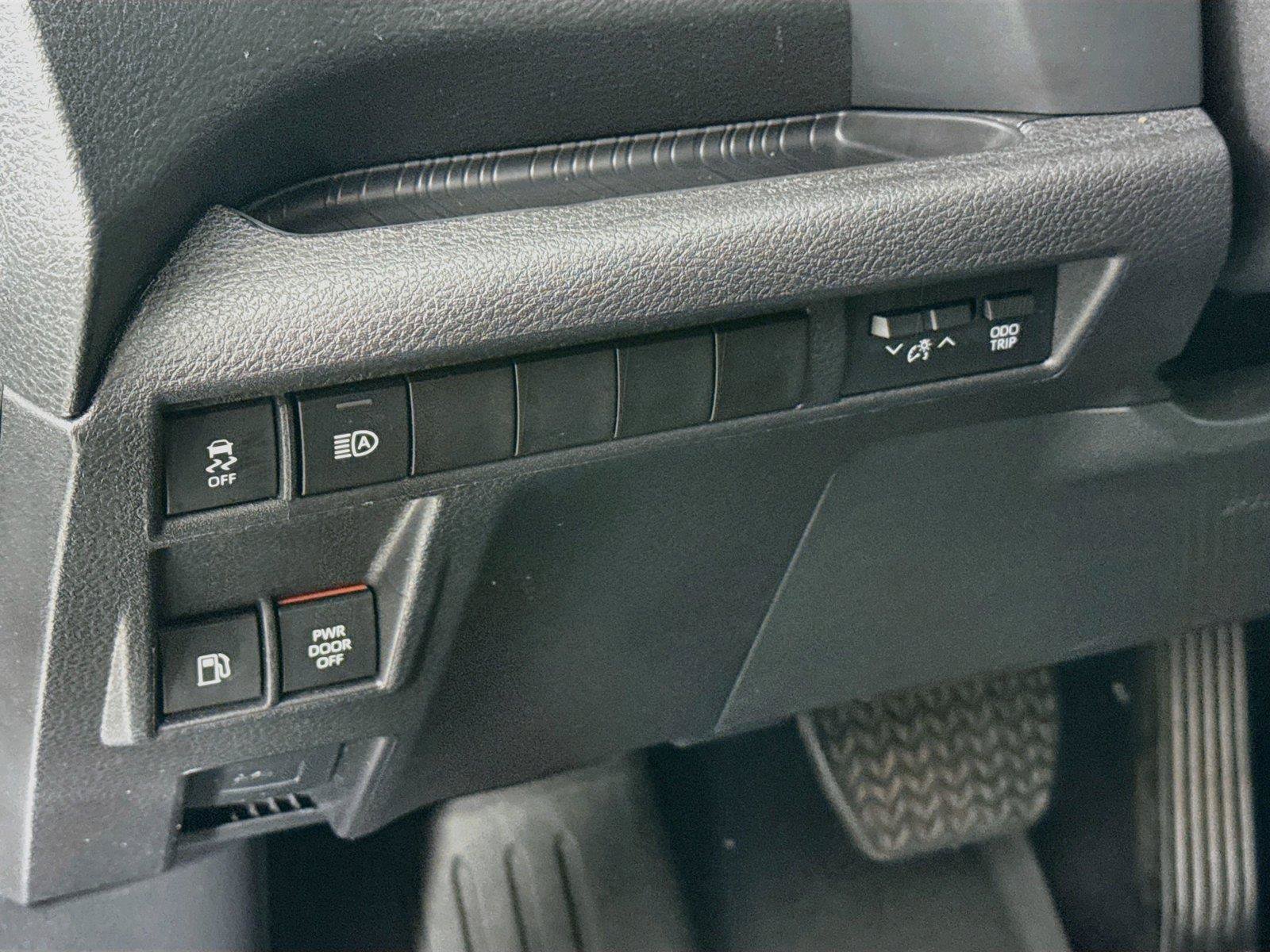 Certified 2025 Toyota Sienna Limited FWD image 16
