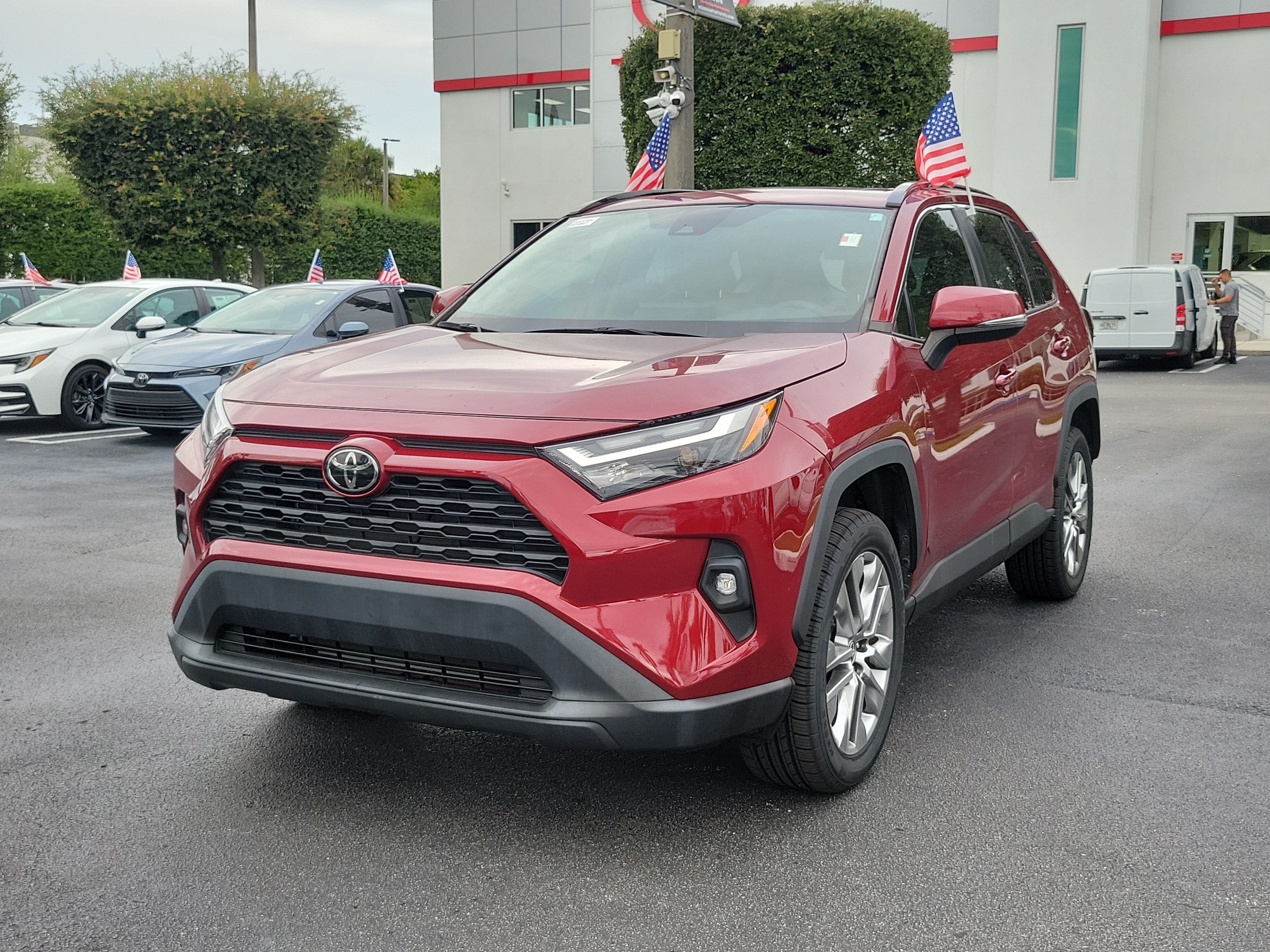 Used 2023 Toyota RAV4 XLE Premium FWD image 5
