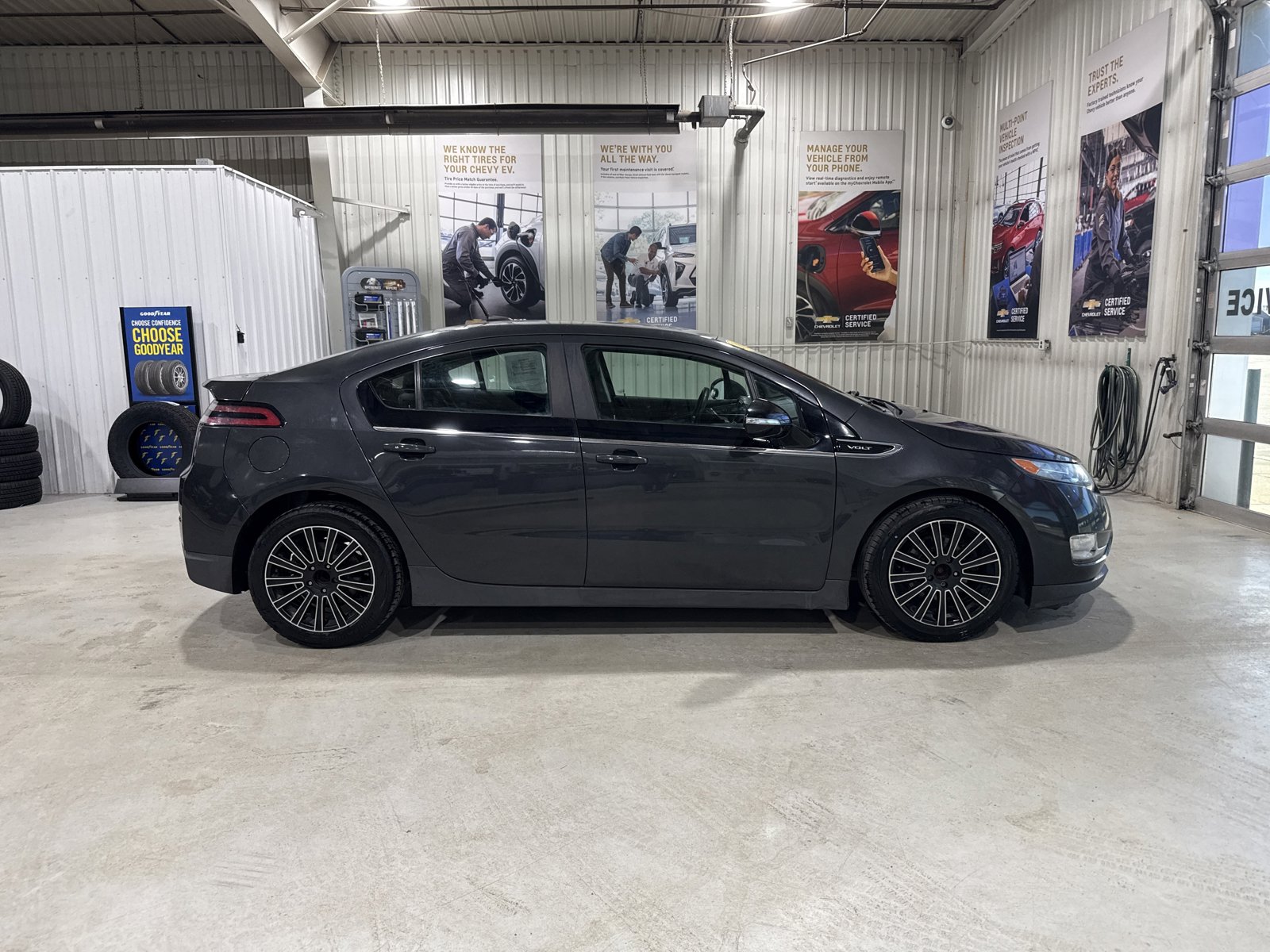 Used 2014 Chevrolet Volt FWD image 9