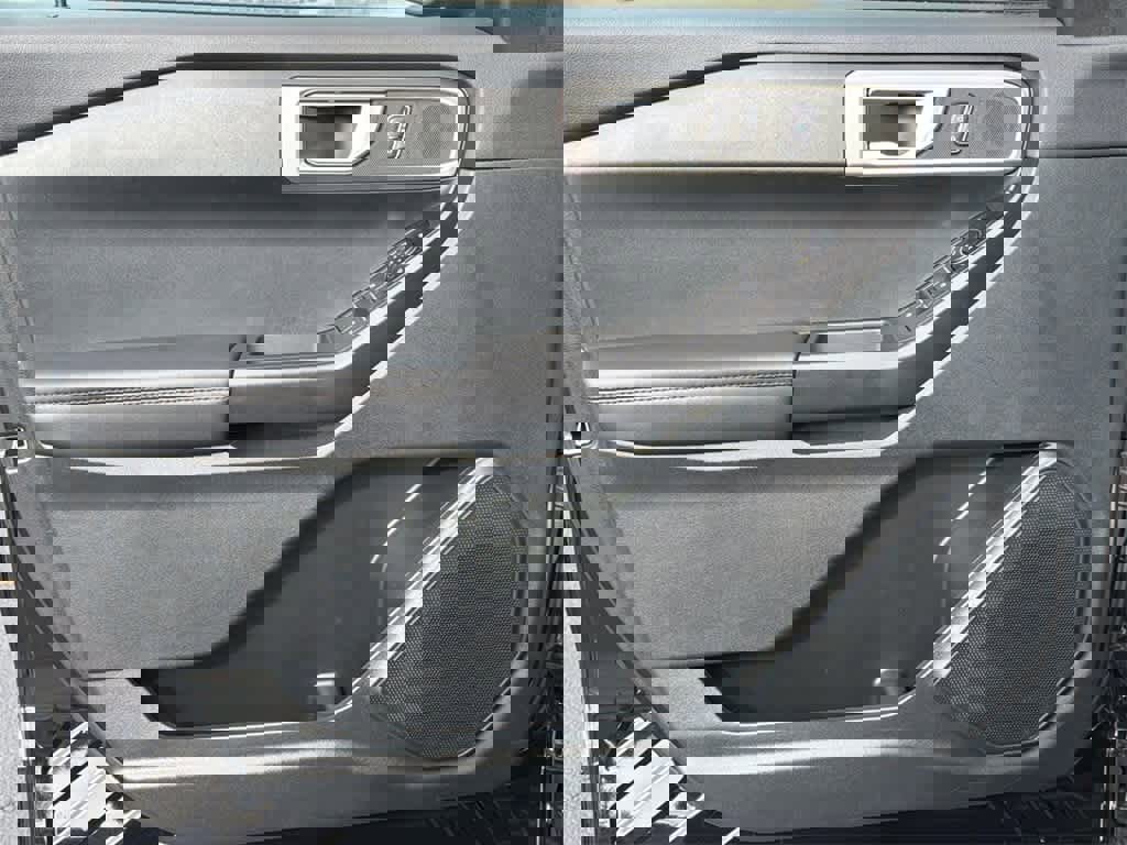 Certified 2024 Ford Explorer 2WD image 11