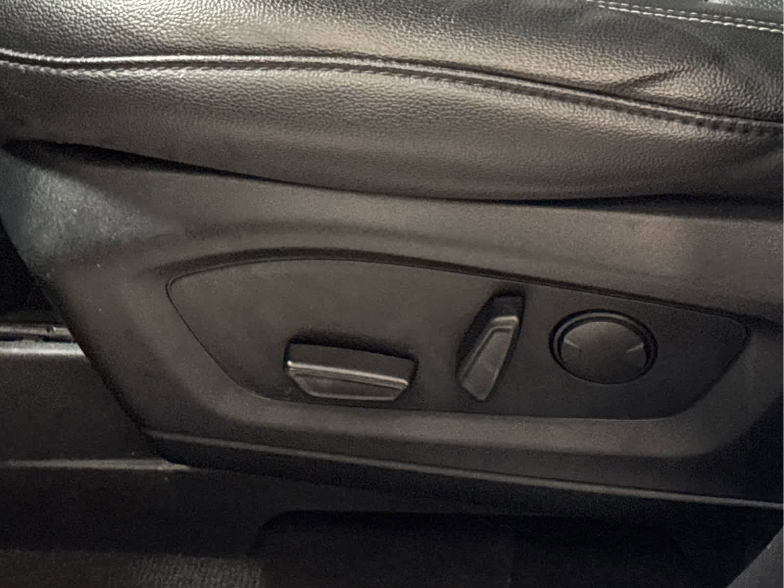 Used 2022 Ford Explorer Limited w/ Limited Technology Package image 41