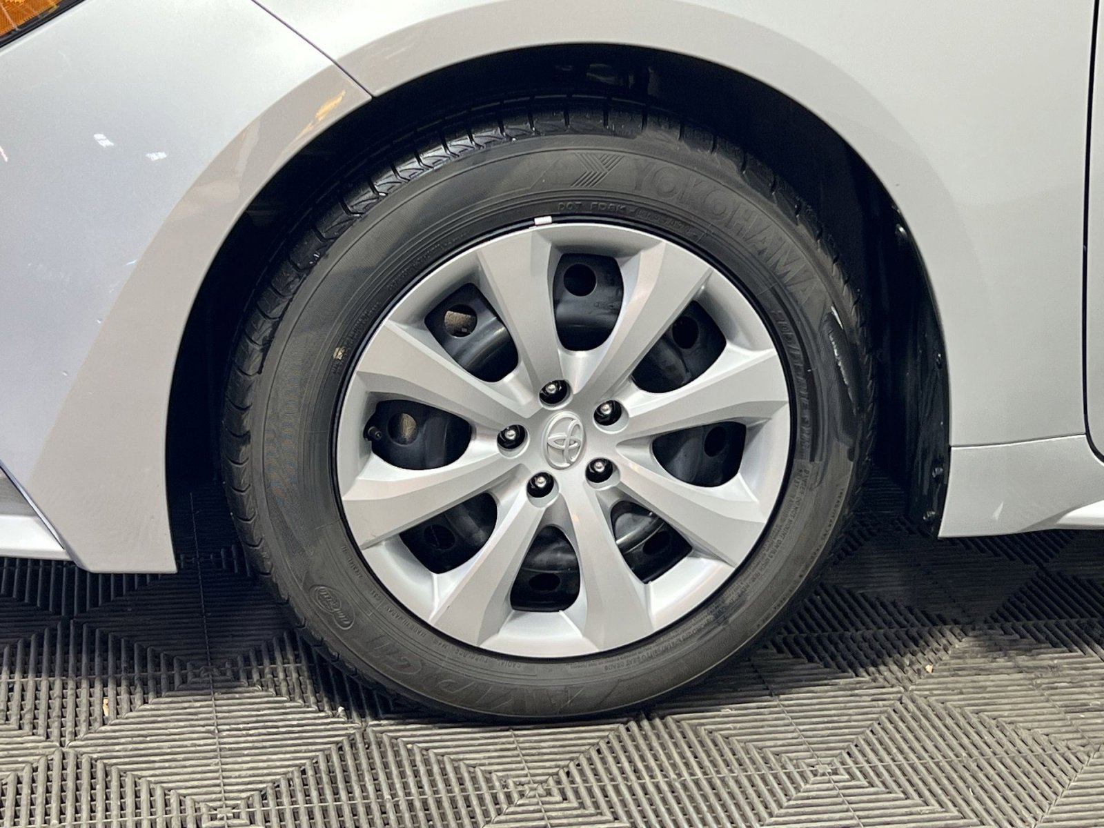 Used 2025 Toyota Corolla LE image 12