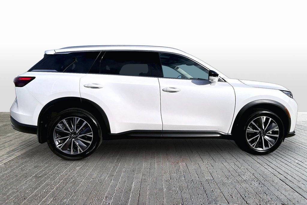 Certified 2027 INFINITI QX60 Luxe w/ Cargo Package AWD/4WD image 8