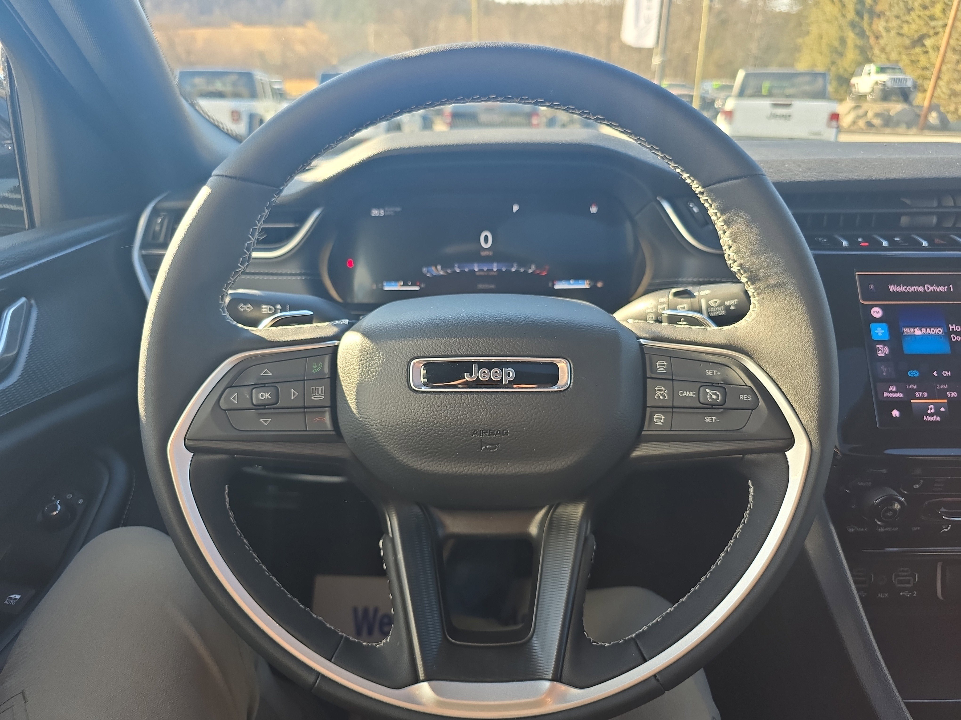 Used 2025 Jeep Grand Cherokee Altitude image 20