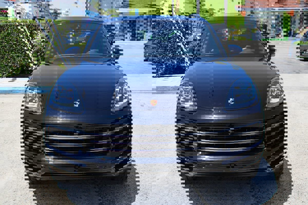 Used 2023 Porsche Cayenne Platinum Edition image 9