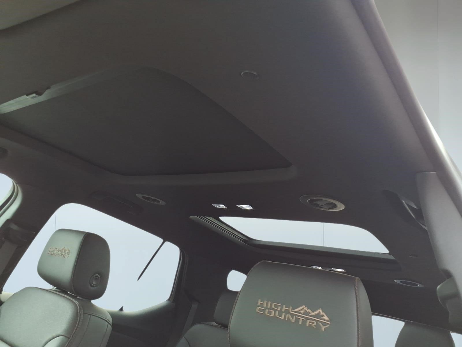 Used 2023 Chevrolet Traverse High Country AWD/4WD image 15