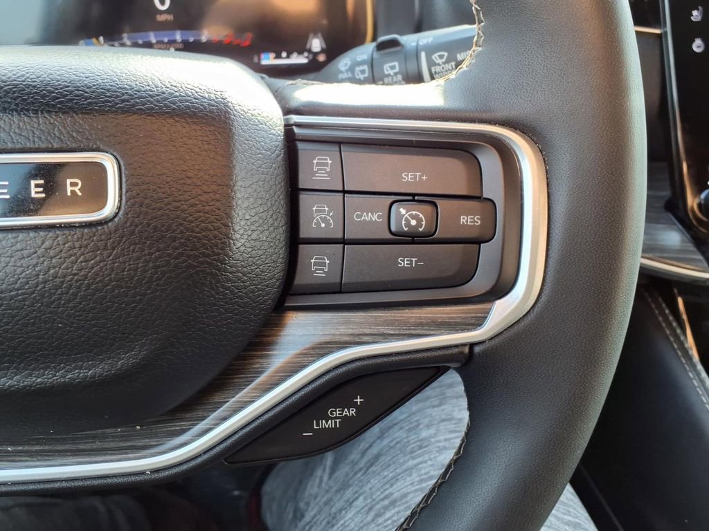 Certified 2024 Jeep Wagoneer Series II w/ Flexible Seating Group AWD/4WD image 14