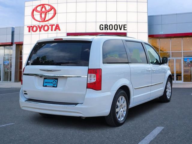 Used 2016 Chrysler Town & Country Touring FWD image 6