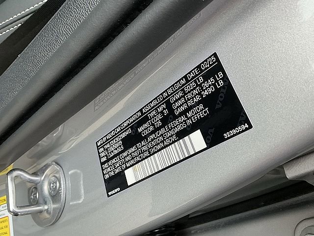 Certified 2025 Volvo XC40 B5 Plus image 31