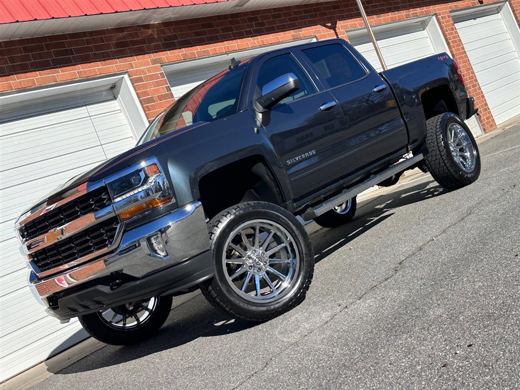Used 2018 Chevrolet Silverado 1500 LT w/ All Star Edition image 4