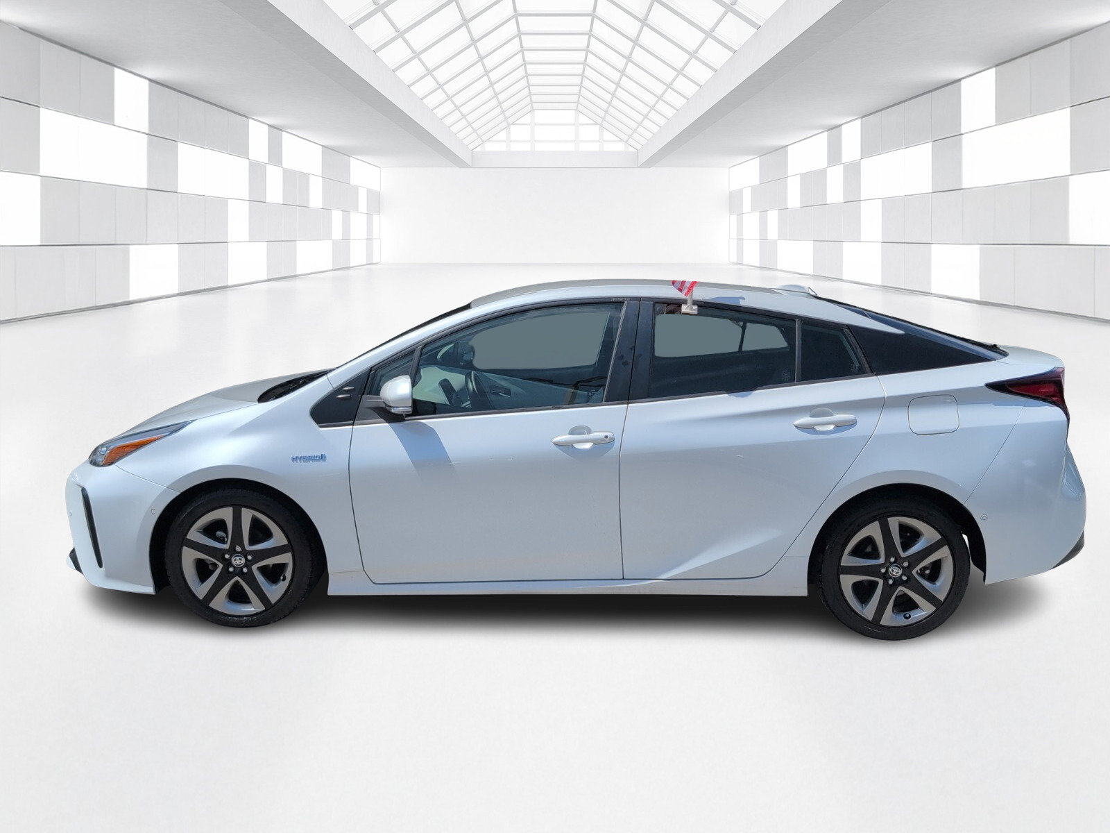 Used 2021 Toyota Prius XLE image 4