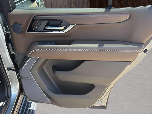 Used 2025 GMC Yukon Denali Ultimate AWD/4WD image 13