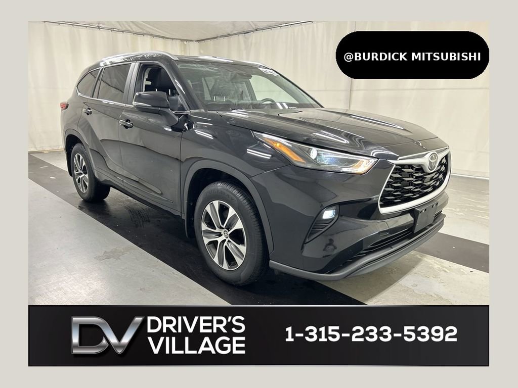 Used 2023 Toyota Highlander XLE AWD/4WD image 1