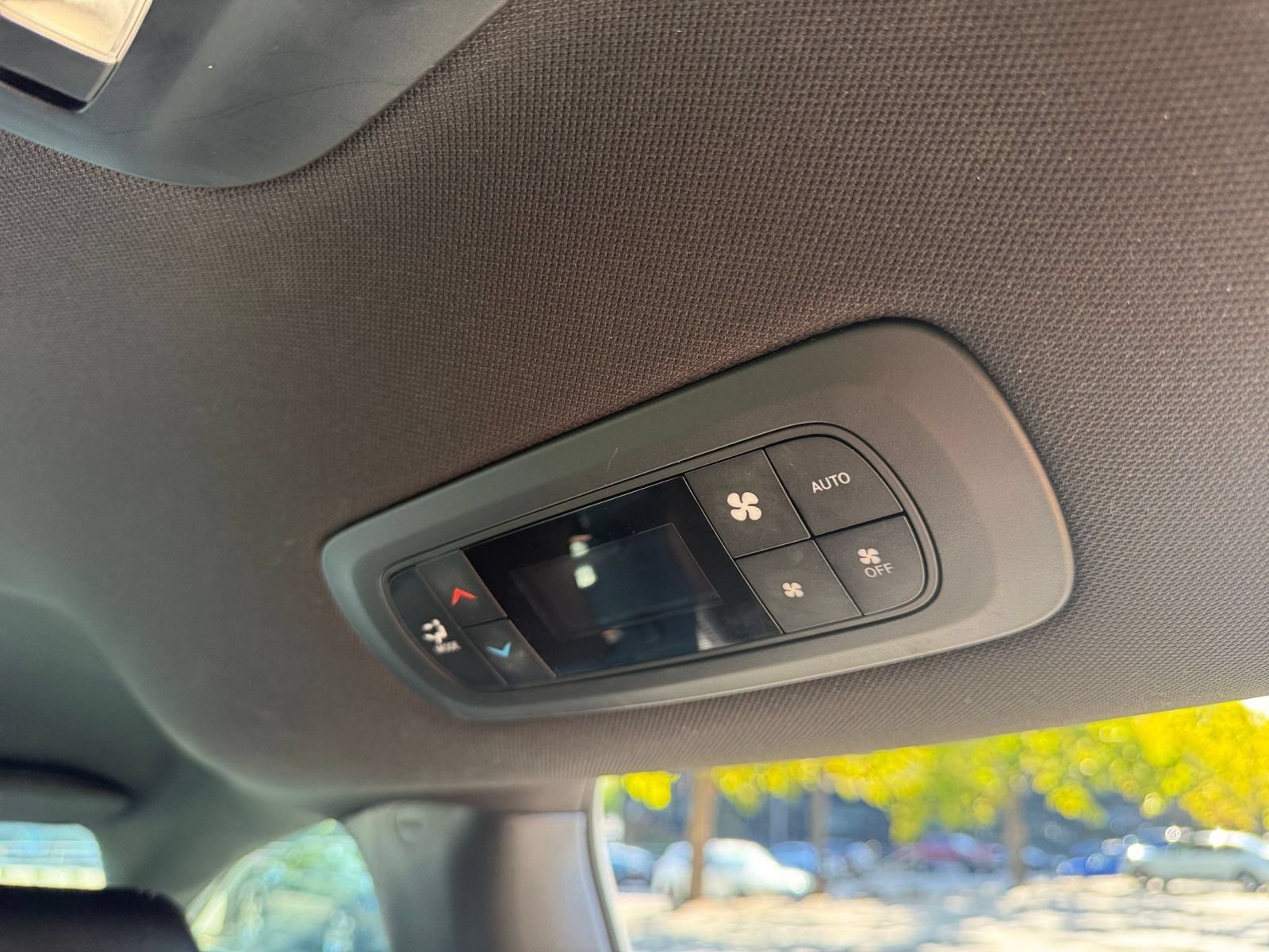 Used 2025 Chrysler Pacifica Select FWD image 24