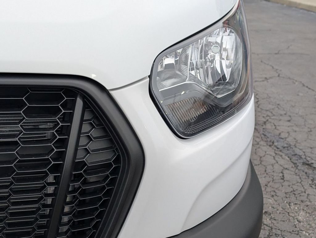 New 2026 Ford Transit 250 148 Medium Roof w/ Load Area Protection Package image 4