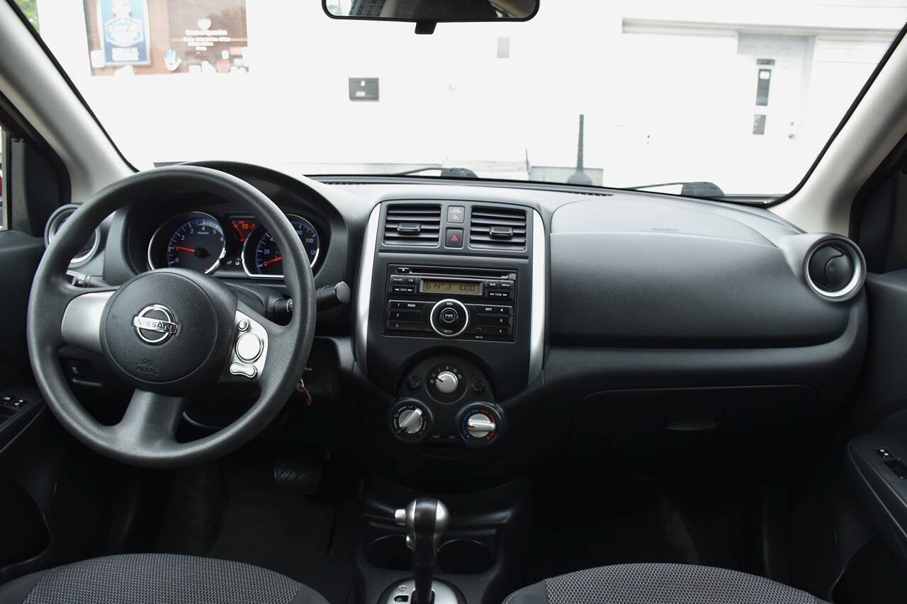 Used 2014 Nissan Versa SV FWD image 15