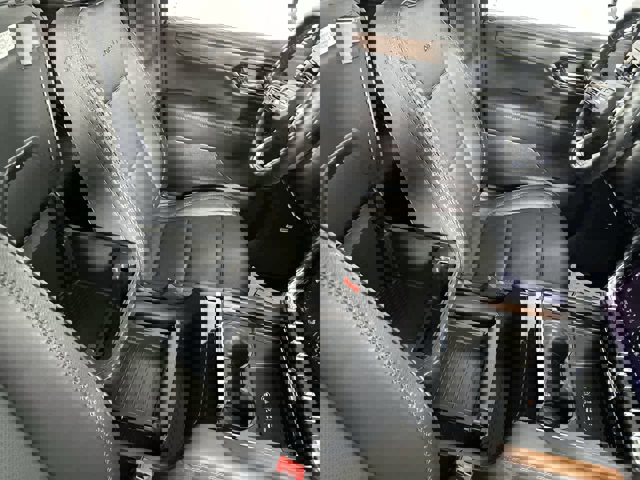 Used 2025 GMC Yukon Denali image 27