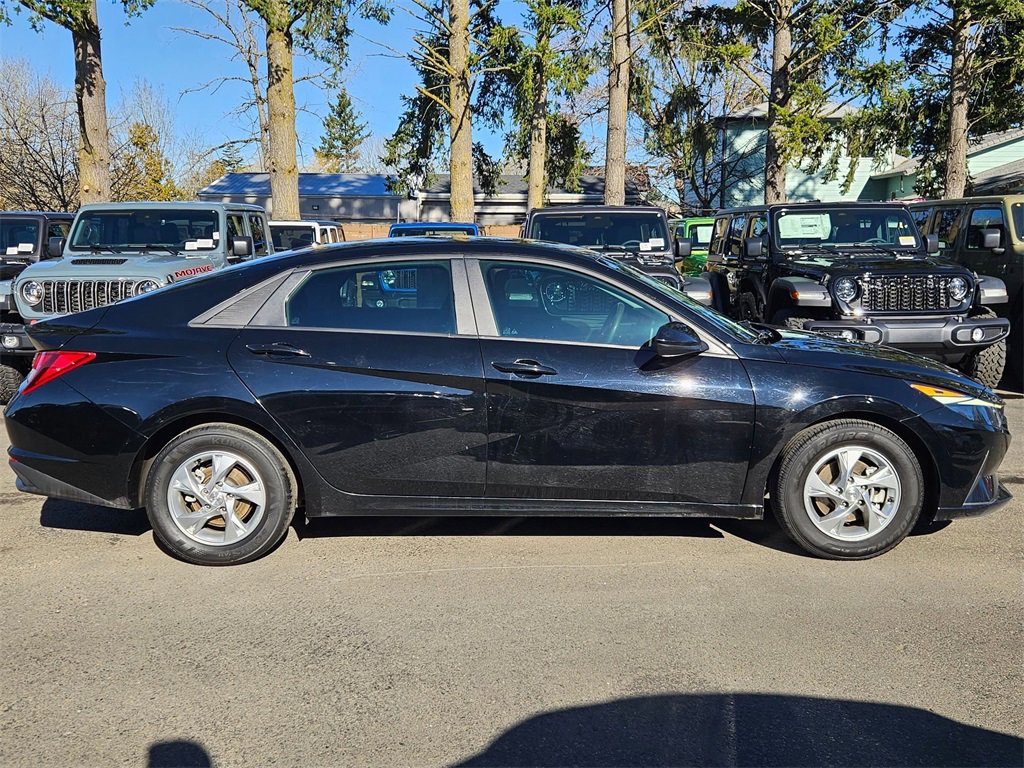 Used 2022 Hyundai Elantra SE w/ Cargo Package image 8