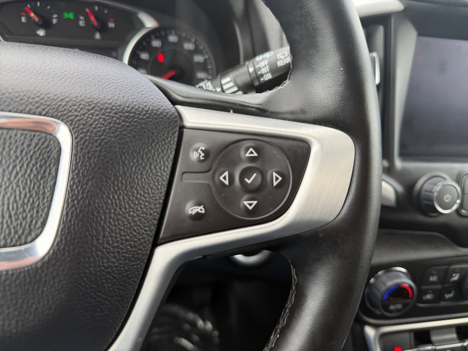 Used 2024 GMC Terrain SLT AWD/4WD image 22