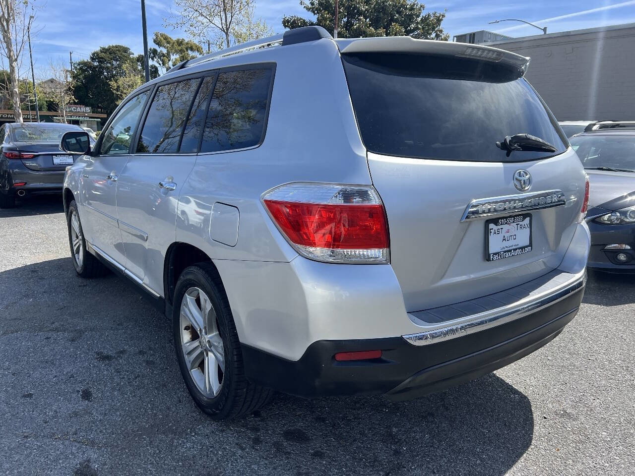 Used 2012 Toyota Highlander Limited w/ Tow Pkg image 3