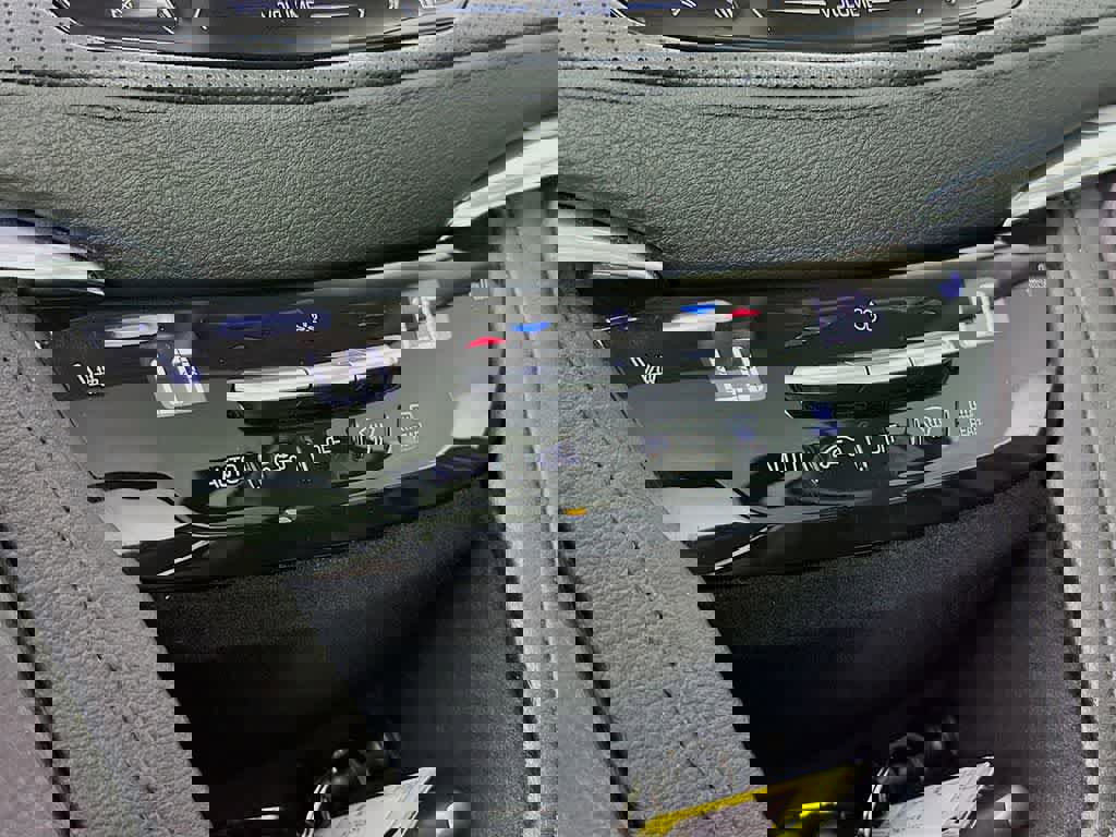 Used 2017 Cadillac XT5 Luxury w/ Driver Awareness Package AWD/4WD image 18