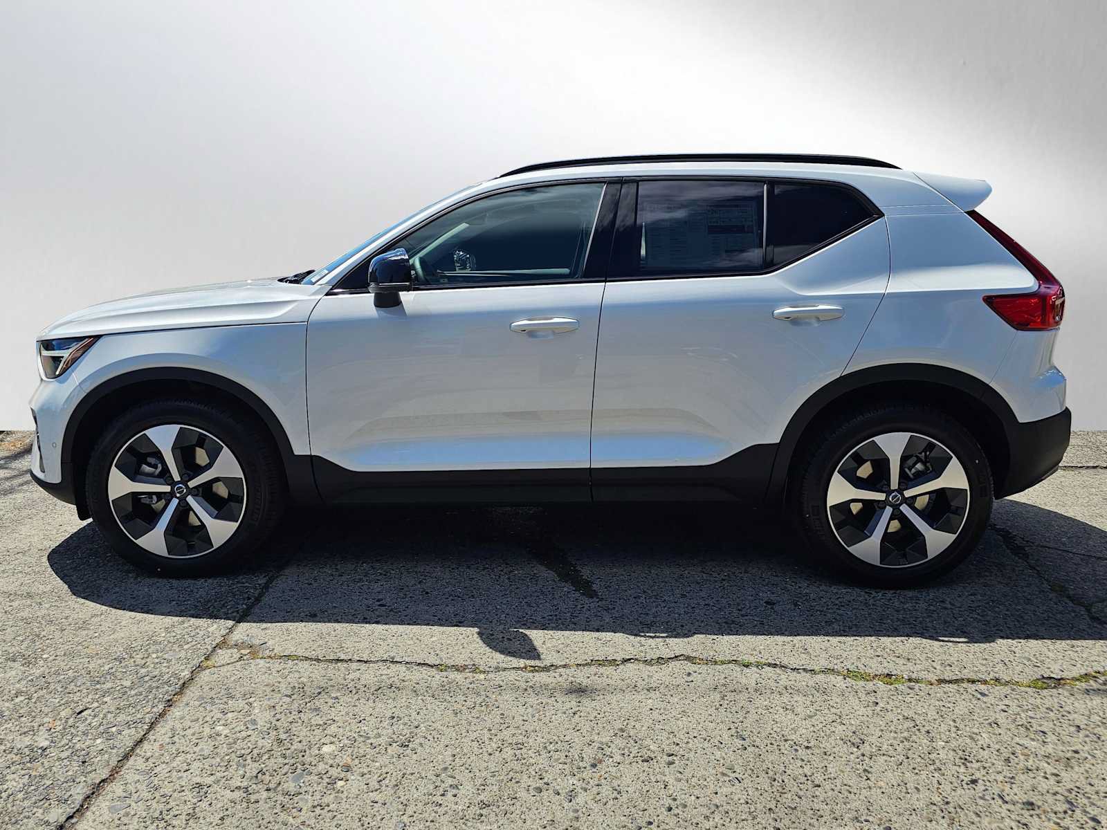 New 2026 Volvo XC40 B5 Plus w/ Climate Package AWD/4WD image 6