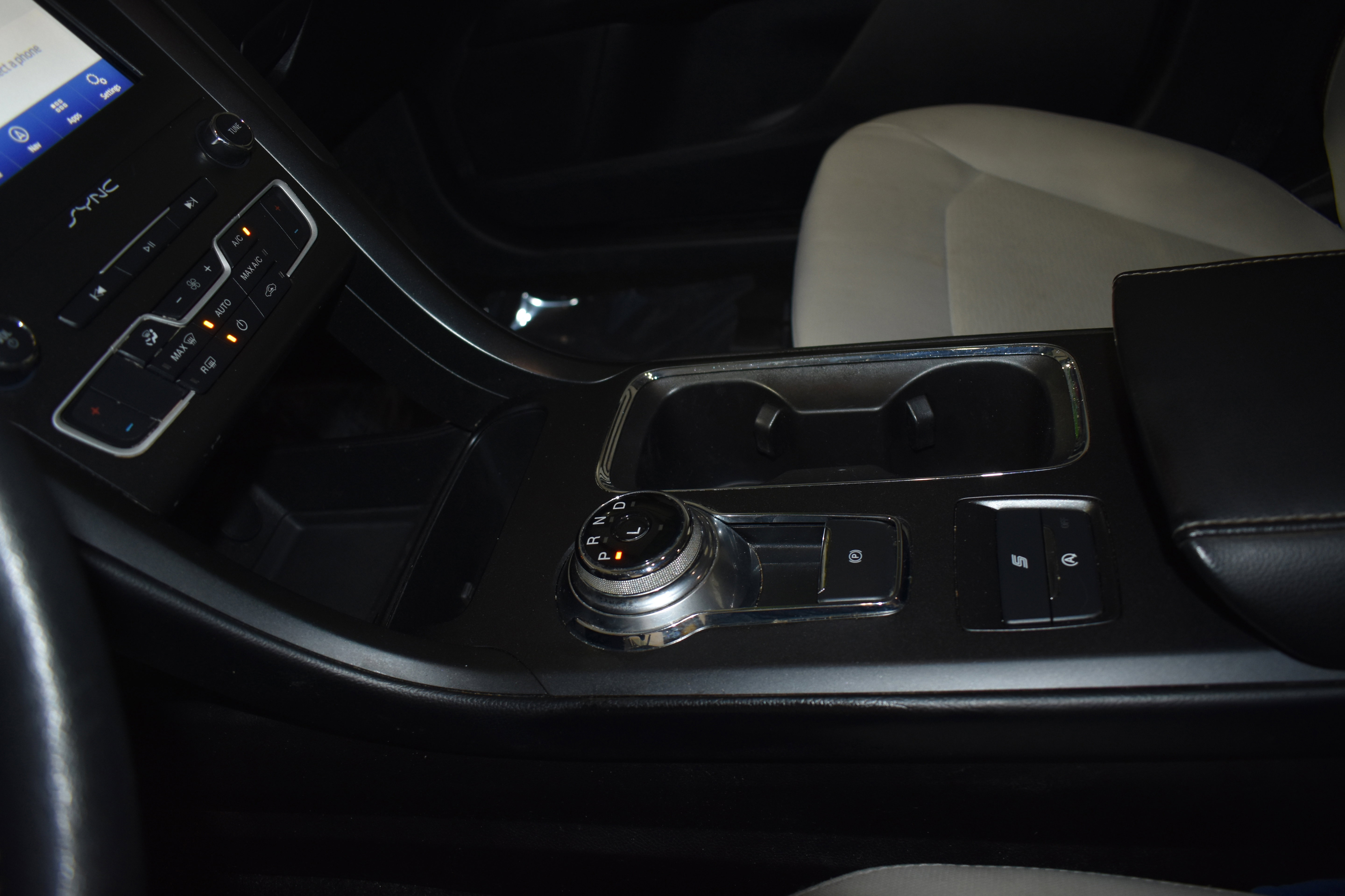 Used 2020 Ford Fusion SE w/ Equipment Group 151A image 20