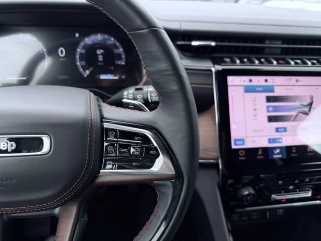 Used 2025 Jeep Grand Cherokee Summit AWD/4WD image 33